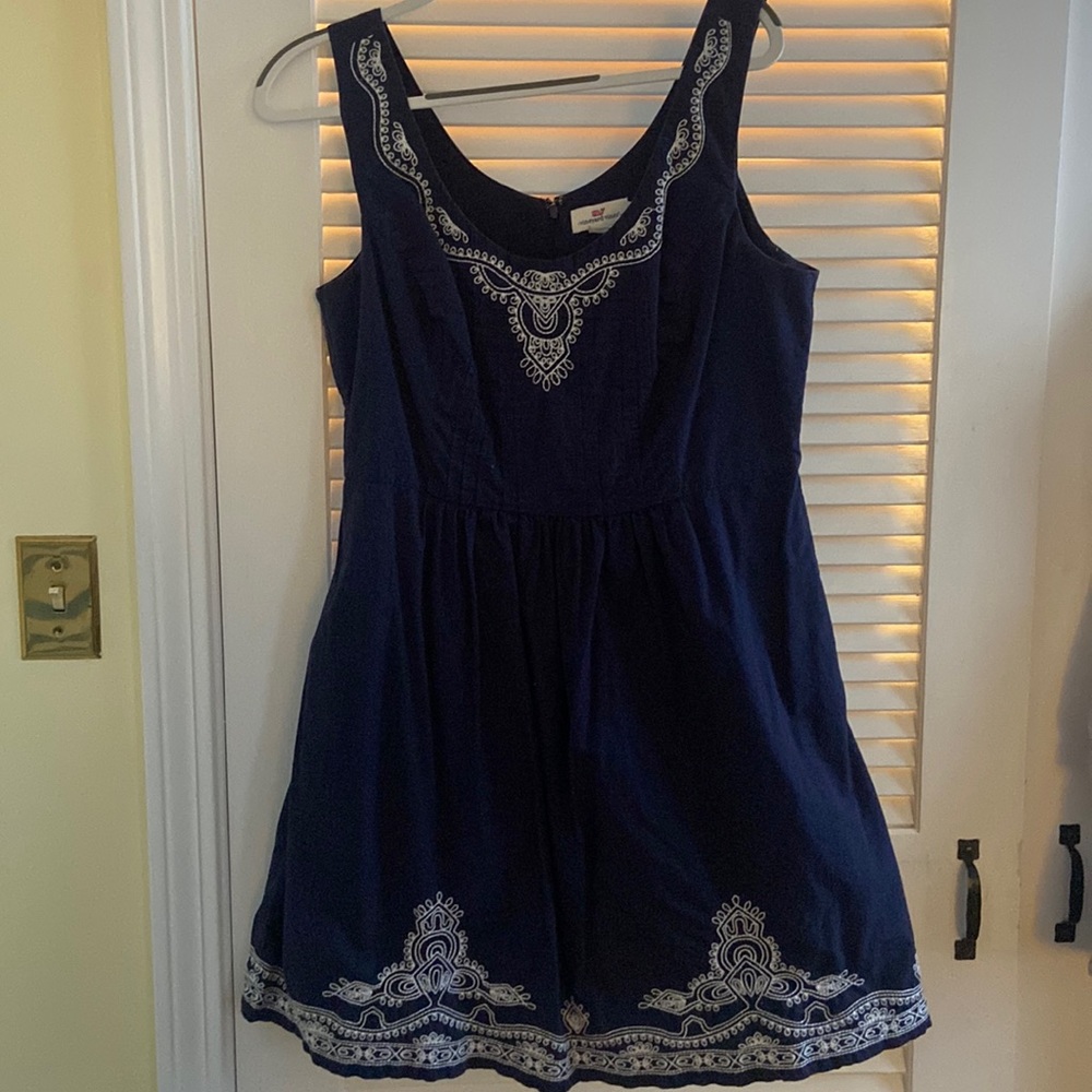Navy blue vineyard vines dress with white detailing